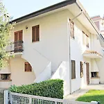 Cozy Flat With Private Garden Next To The Sea Apartmán