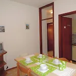 Cozy Flat With Private Garden Next To The Sea Apartmán *