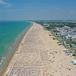 Apartmán Cozy Flat With Private Garden Next To The Sea