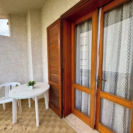 Cozy Flat With Private Garden Next To The Sea Apartman