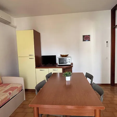 Cozy Flat With Private Garden Next To The Sea